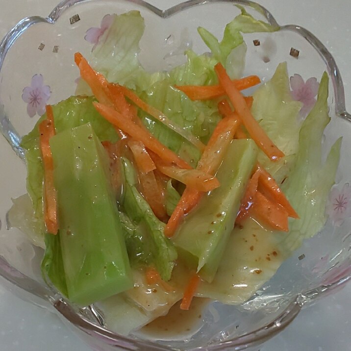 レタス☆にんじん☆ブロッコリーの茎のごまサラダ☆